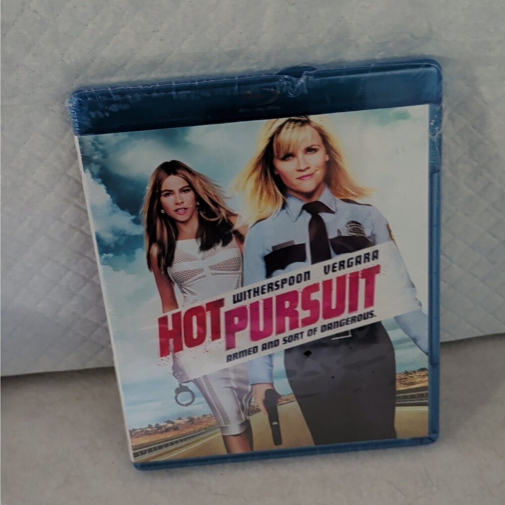Hot Pursuit Reese Witherspoon Blu-ray DVD w/ Slipcover Brand NEW